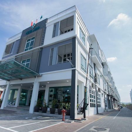 Hotel Adya Express Chenang Pantai Cenang  Exterior photo